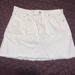 Never worn white GAP high rise denim skirt with 5 pockets